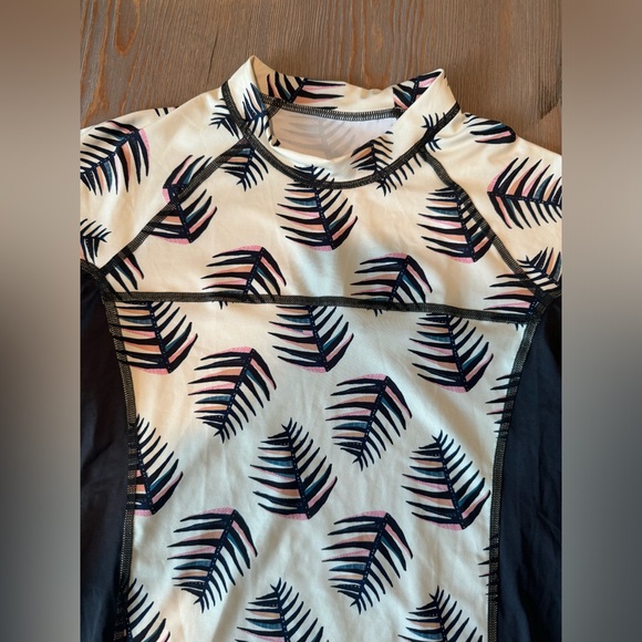 Patagonia Swim Rashguard Small NWOT - Picture 10 of 12